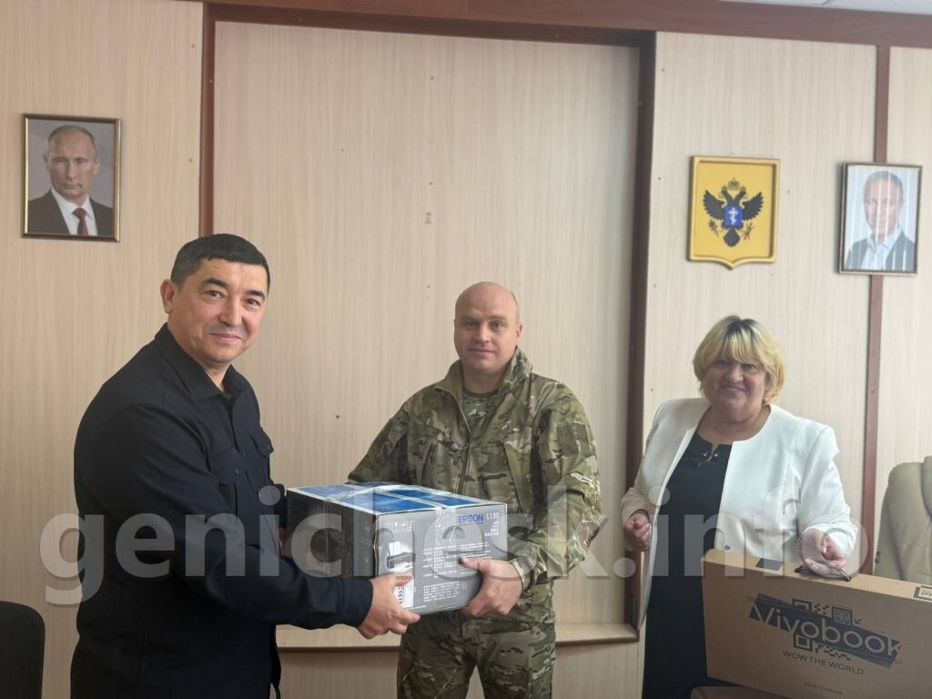 Галина Яношевна Перелович, Энвер Абдураимов и офицер 98-й дивизии РФ в Херсонской области на Каланчакском направлении 